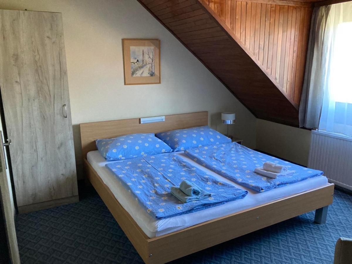Farkas Vendeghaz Hotel Шопрон Екстериор снимка